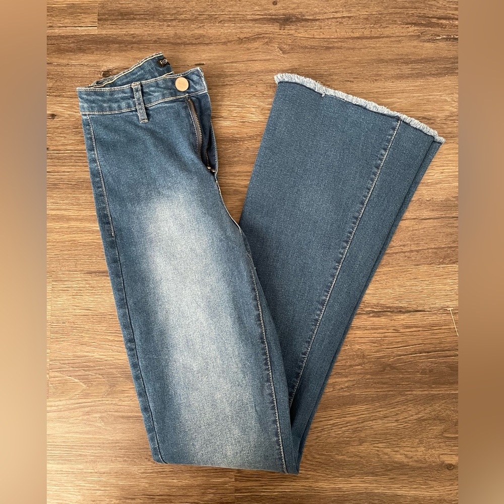 💕FASHION NOVA💕 Flare out Jeans